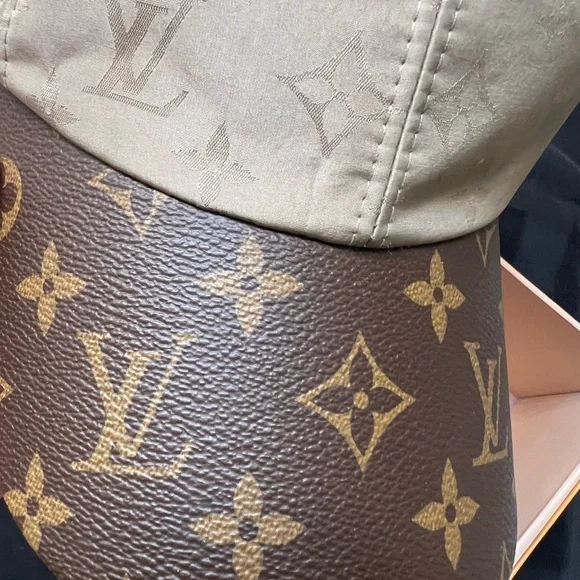 Louis Vuitton hat - Picture 2 of 9